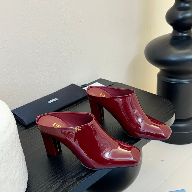 HIGH HEEL MULES WITH GOLD LETTERING LOGO IN SCARLET RED GLOSSY CALFSKIN