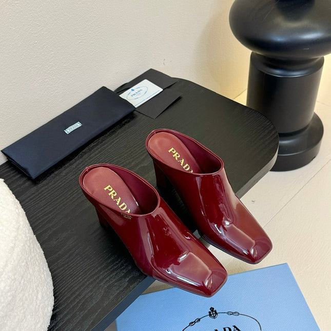 HIGH HEEL MULES WITH GOLD LETTERING LOGO IN SCARLET RED GLOSSY CALFSKIN