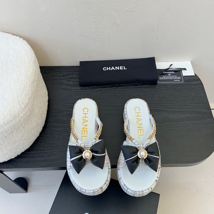 PLATFORM FLIP-FLOPS IN WHITE TWEED FABRIC