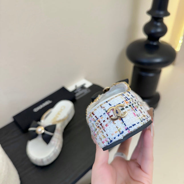 PLATFORM FLIP-FLOPS IN WHITE TWEED FABRIC