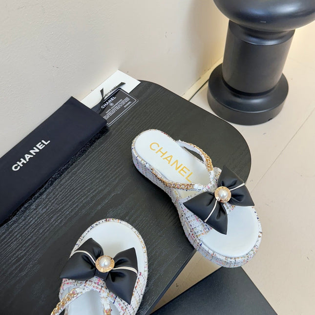 PLATFORM FLIP-FLOPS IN WHITE TWEED FABRIC