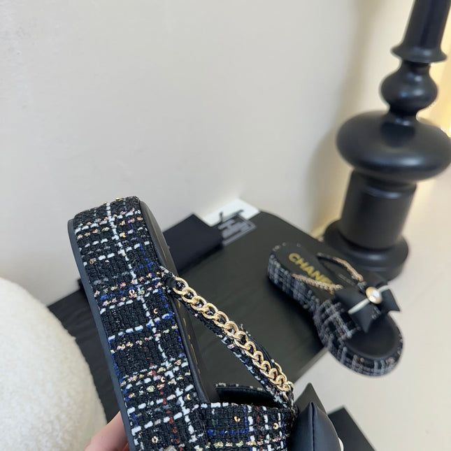 PLATFORM FLIP-FLOPS IN BLACK TWEED FABRIC