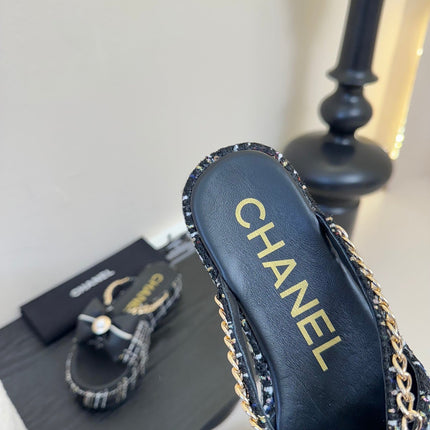 PLATFORM FLIP-FLOPS IN BLACK TWEED FABRIC