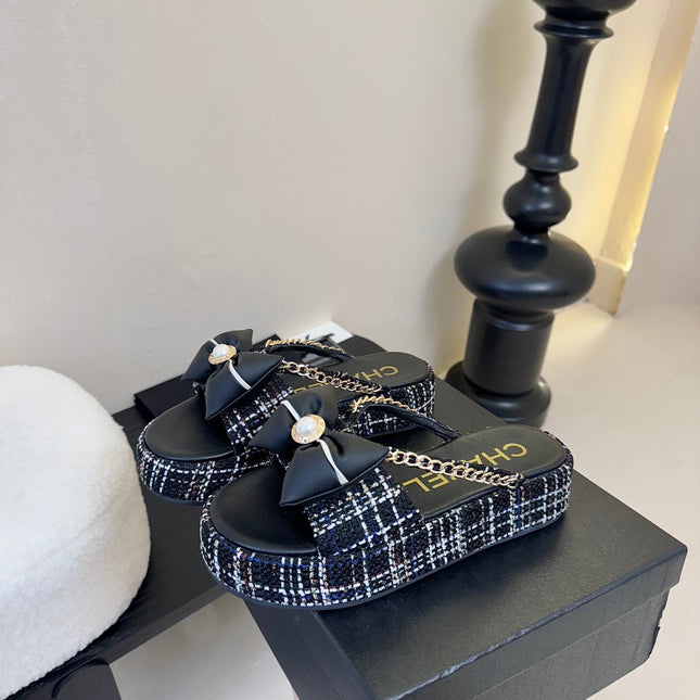 PLATFORM FLIP-FLOPS IN BLACK TWEED FABRIC