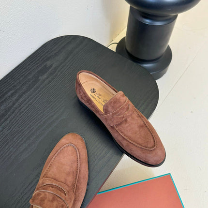 CLASSIC LOAFERS IN EARTH BROWN SUEDE