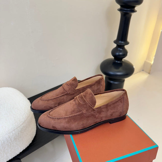 CLASSIC LOAFERS IN EARTH BROWN SUEDE