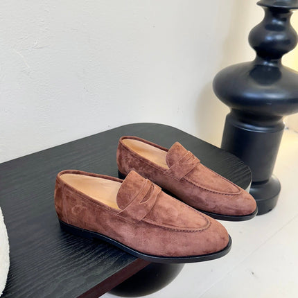 CLASSIC LOAFERS IN EARTH BROWN SUEDE