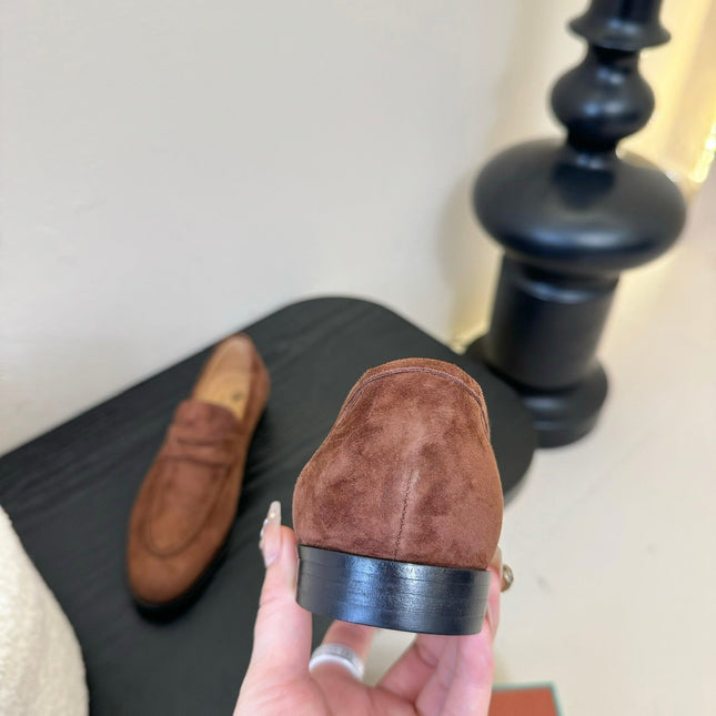 CLASSIC LOAFERS IN EARTH BROWN SUEDE