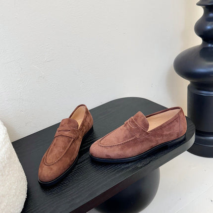 CLASSIC LOAFERS IN EARTH BROWN SUEDE