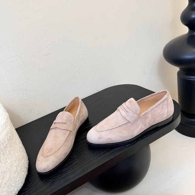 CLASSIC LOAFERS IN BLUSH BEIGE SUEDE