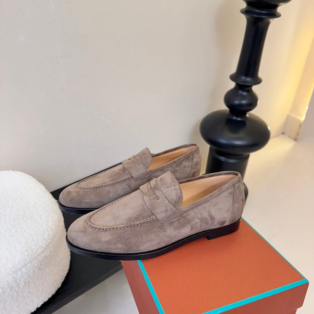 CLASSIC LOAFERS IN LIGHT TAUPE SUEDE