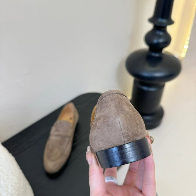 CLASSIC LOAFERS IN LIGHT TAUPE SUEDE