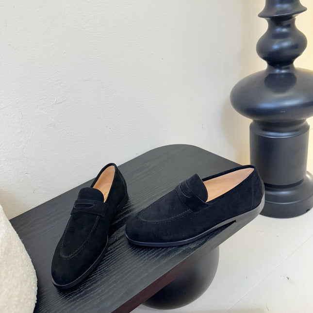 CLASSIC LOAFERS IN BLACK SUEDE