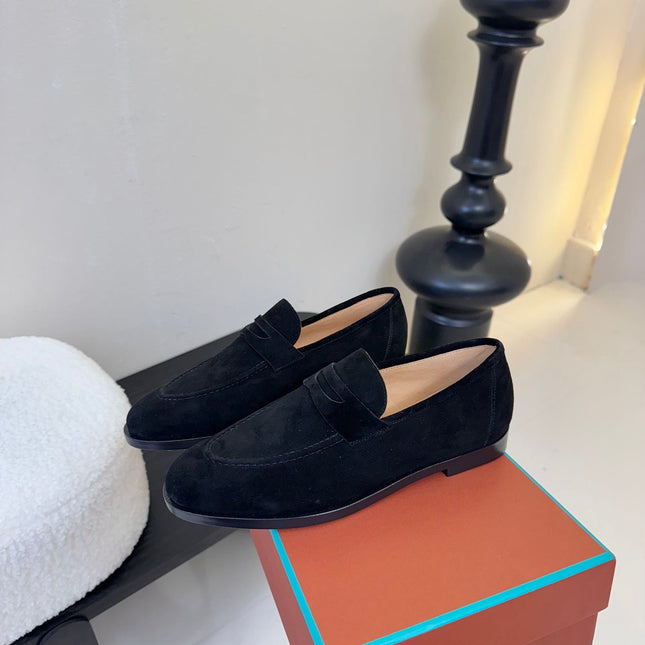 CLASSIC LOAFERS IN BLACK SUEDE