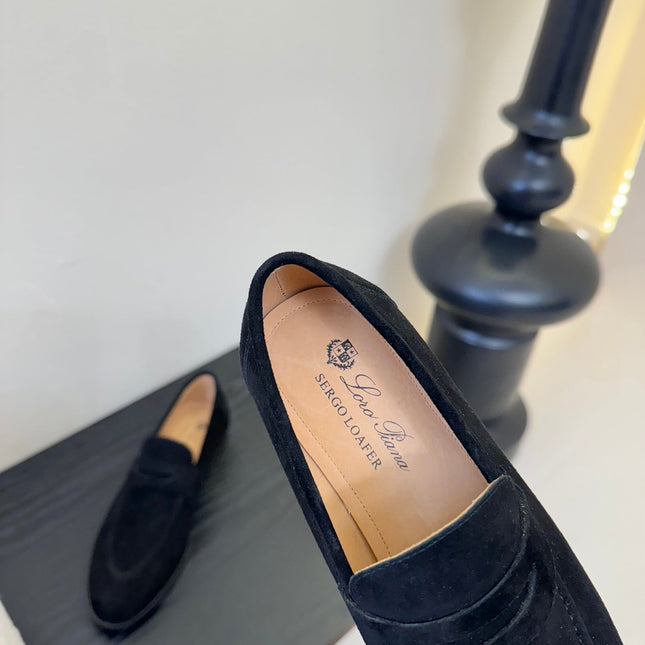 CLASSIC LOAFERS IN BLACK SUEDE