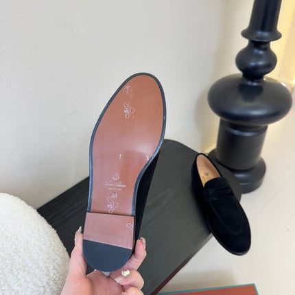 CLASSIC LOAFERS IN BLACK SUEDE