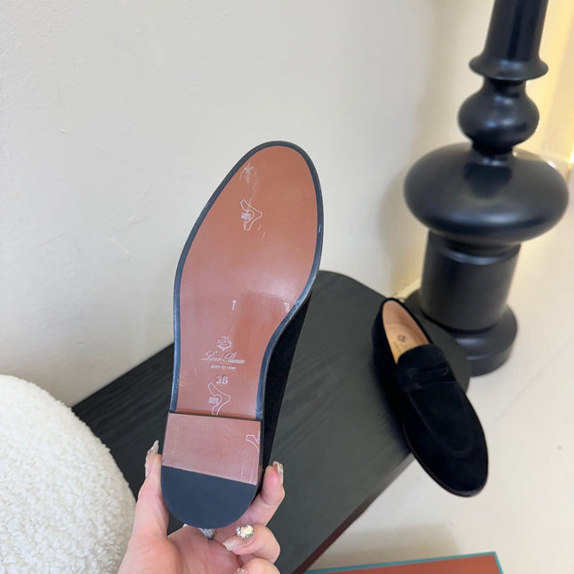 CLASSIC LOAFERS IN BLACK SUEDE