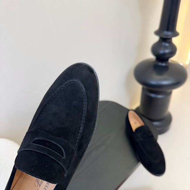CLASSIC LOAFERS IN BLACK SUEDE