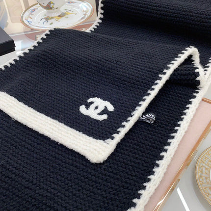 KNIT SCARF 200 CM IN BLACK CASHMERE WITH WHITE LOGO 383910
