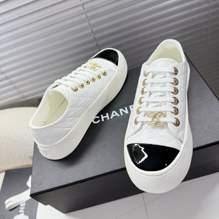 CHANEL 25S TRAINERS WHITE AND BLACK 35MM IN CALFSKIN