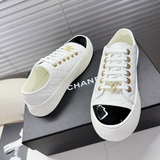 CHANEL 25S TRAINERS WHITE AND BLACK 35MM IN CALFSKIN
