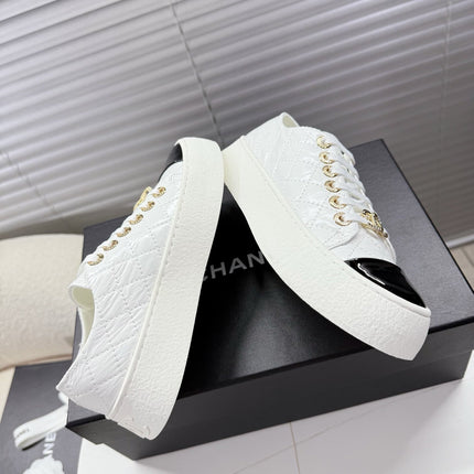 CHANEL 25S TRAINERS WHITE AND BLACK 35MM IN CALFSKIN