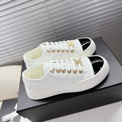 CHANEL 25S TRAINERS WHITE AND BLACK 35MM IN CALFSKIN