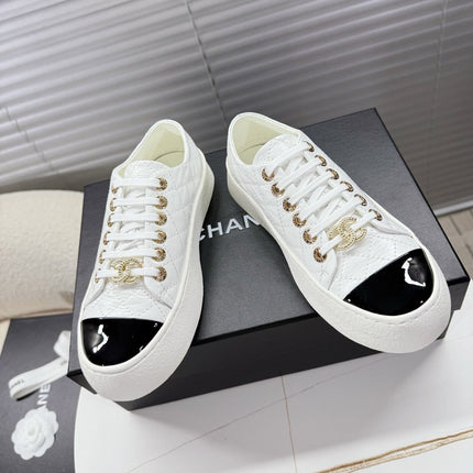 CHANEL 25S TRAINERS WHITE AND BLACK 35MM IN CALFSKIN