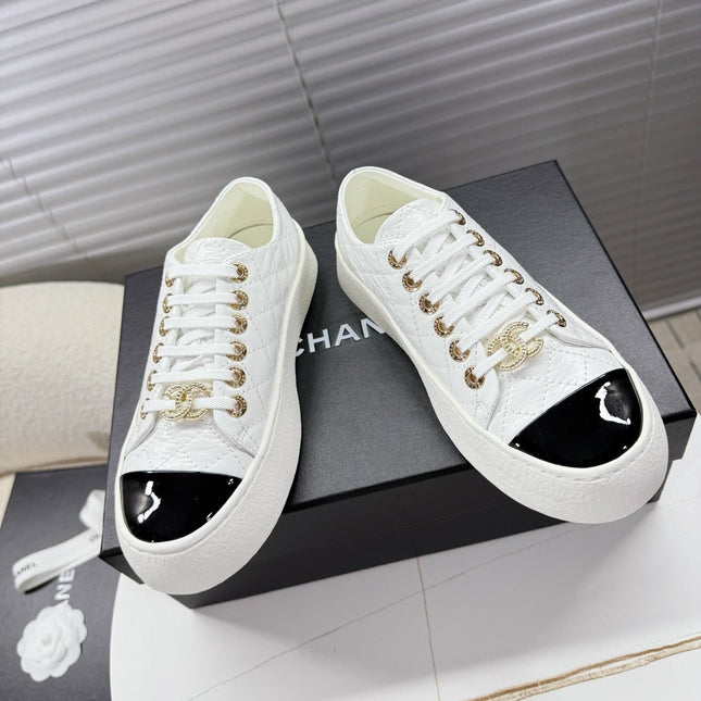 CHANEL 25S TRAINERS WHITE AND BLACK 35MM IN CALFSKIN