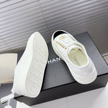 CHANEL 25S TRAINERS WHITE AND BLACK 35MM IN CALFSKIN