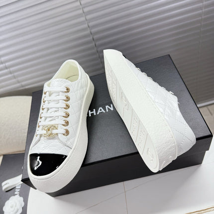 CHANEL 25S TRAINERS WHITE AND BLACK 35MM IN CALFSKIN