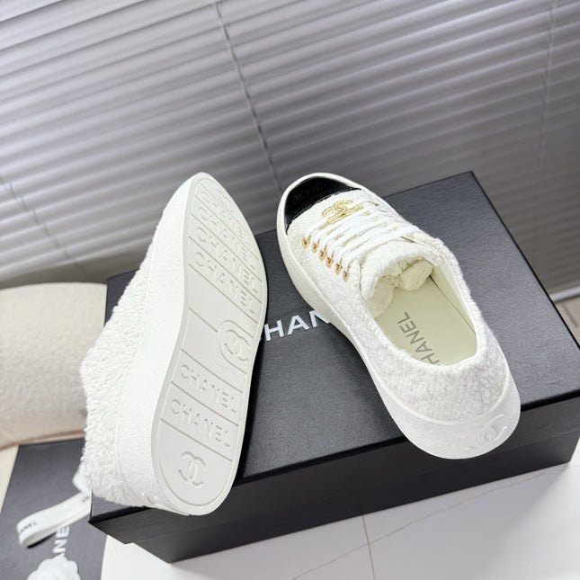 CHANEL 25S TRAINERS WHITE 35MM IN GLITTERED TWEED AND PATENT CALFSKIN