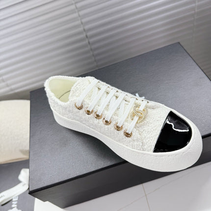 CHANEL 25S TRAINERS WHITE 35MM IN GLITTERED TWEED AND PATENT CALFSKIN