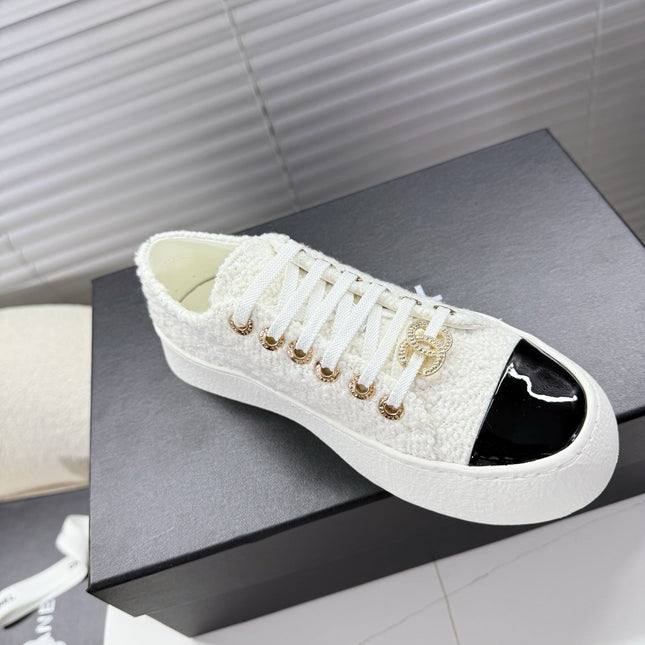 CHANEL 25S TRAINERS WHITE 35MM IN GLITTERED TWEED AND PATENT CALFSKIN