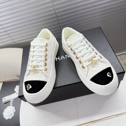 CHANEL 25S TRAINERS WHITE 35MM IN GLITTERED TWEED AND PATENT CALFSKIN