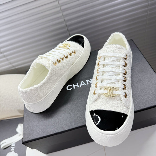 CHANEL 25S TRAINERS WHITE 35MM IN GLITTERED TWEED AND PATENT CALFSKIN