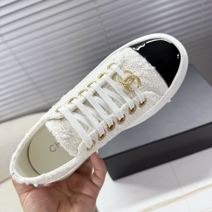 CHANEL 25S TRAINERS WHITE 35MM IN GLITTERED TWEED AND PATENT CALFSKIN