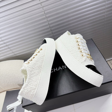 CHANEL 25S TRAINERS WHITE 35MM IN GLITTERED TWEED AND PATENT CALFSKIN