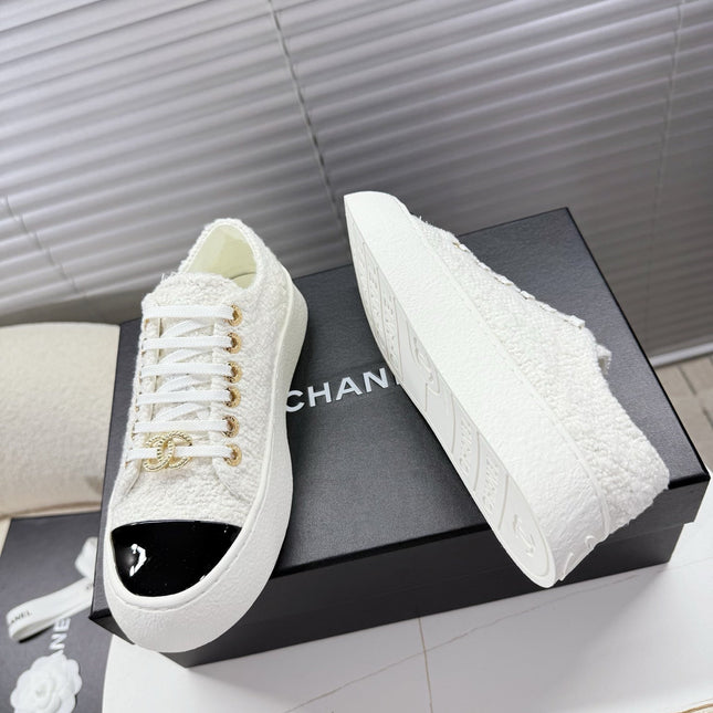 CHANEL 25S TRAINERS WHITE 35MM IN GLITTERED TWEED AND PATENT CALFSKIN