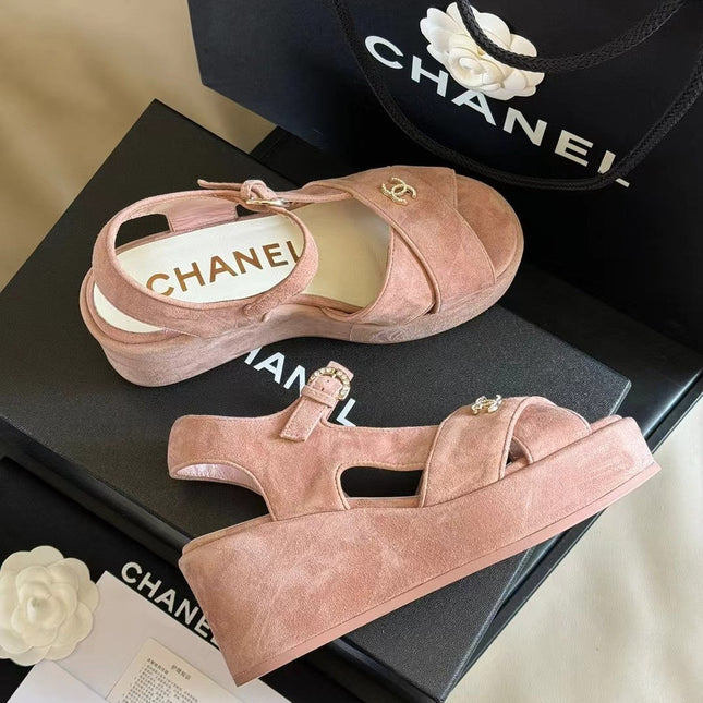 CC CLASSIC WEDGE SANDALS IN LIGHT PINK LAMBSKIN SUEDE