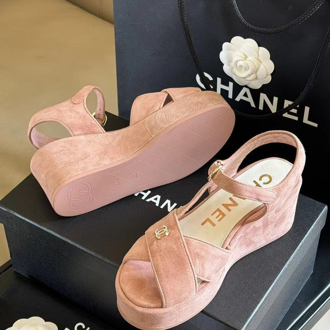 CC CLASSIC WEDGE SANDALS IN LIGHT PINK LAMBSKIN SUEDE