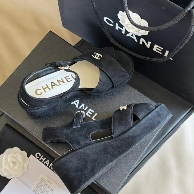 CC CLASSIC WEDGE SANDALS IN BLACK LAMBSKIN SUEDE