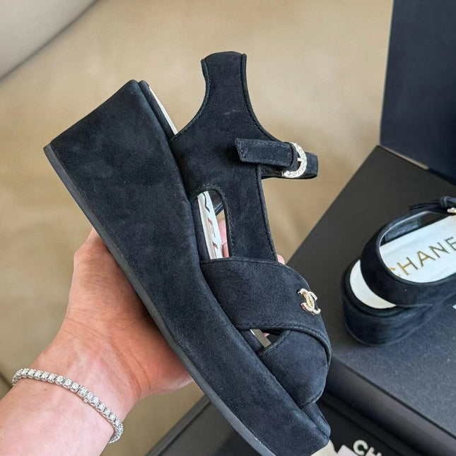 CC CLASSIC WEDGE SANDALS IN BLACK LAMBSKIN SUEDE