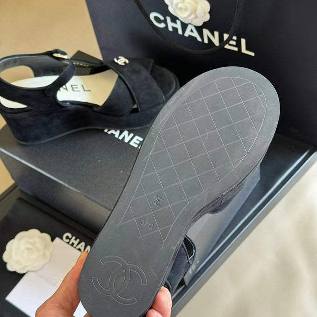 CC CLASSIC WEDGE SANDALS IN BLACK LAMBSKIN SUEDE
