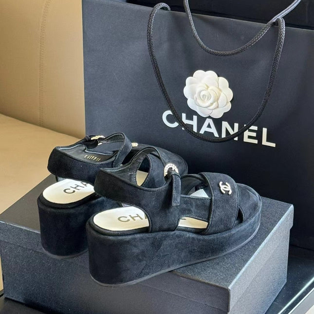 CC CLASSIC WEDGE SANDALS IN BLACK LAMBSKIN SUEDE