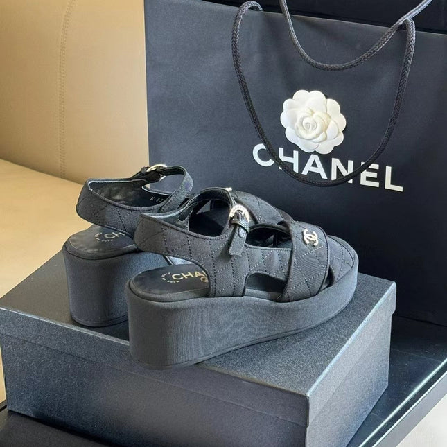 CC CLASSIC WEDGE SANDALS IN BLACK FABRIC