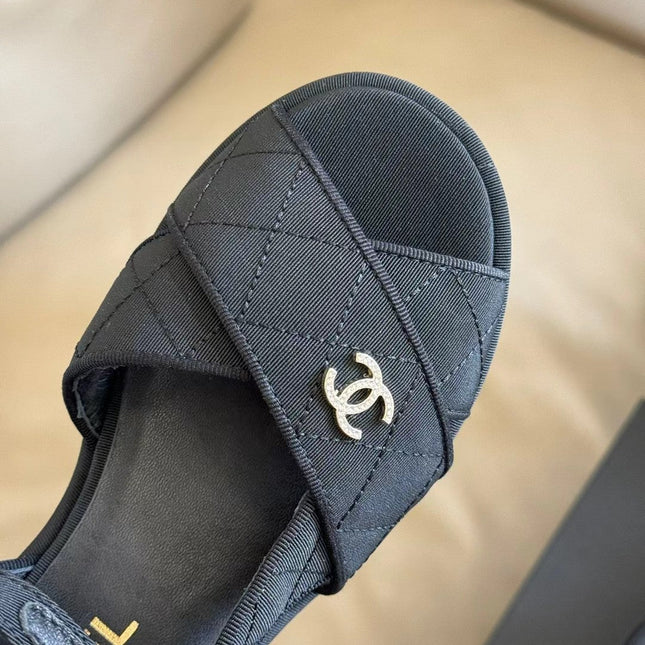 CC CLASSIC WEDGE SANDALS IN BLACK FABRIC