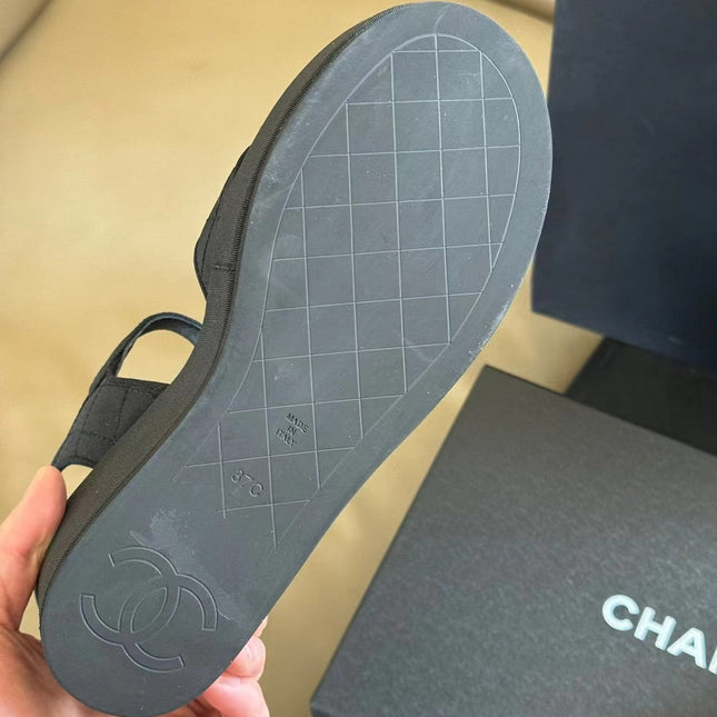 CC CLASSIC WEDGE SANDALS IN BLACK FABRIC