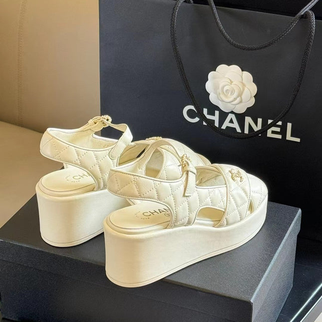 CC CLASSIC WEDGE SANDALS IN WHITE LAMBSKIN