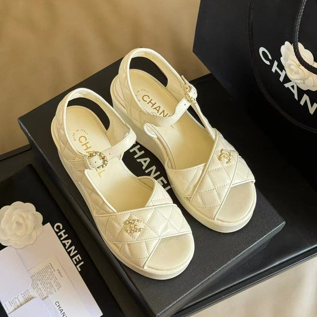 CC CLASSIC WEDGE SANDALS IN WHITE LAMBSKIN